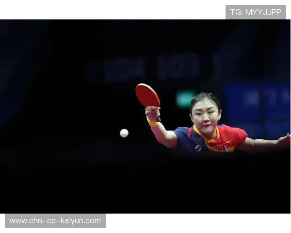 陈梦与体能师沟通训练方向