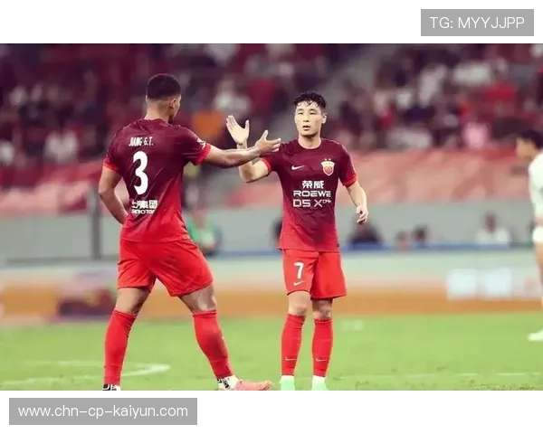 武磊反越位成功推射让现场沸腾